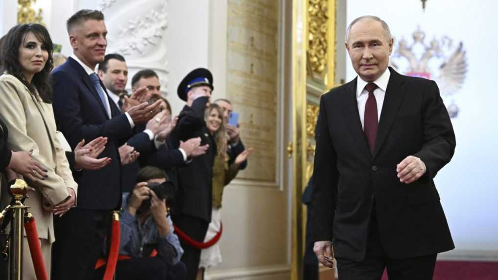 Vladimir Putin prichádza na svoju slávnostnú inauguráciu.