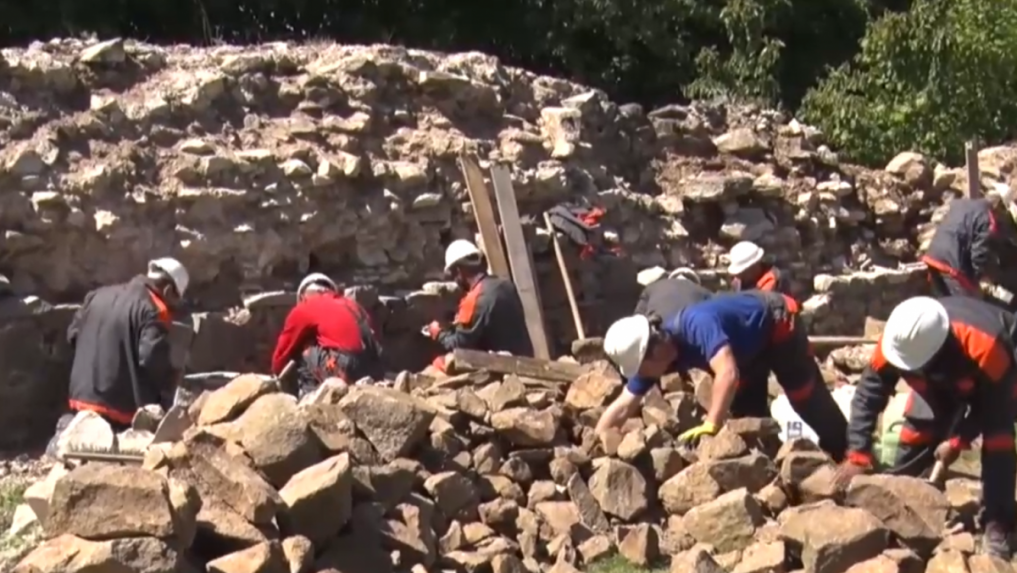 Projekt Ľudia a hrady sa opäť rozbehol, do ich obnovy sa zapoja stovky nezamestnaných