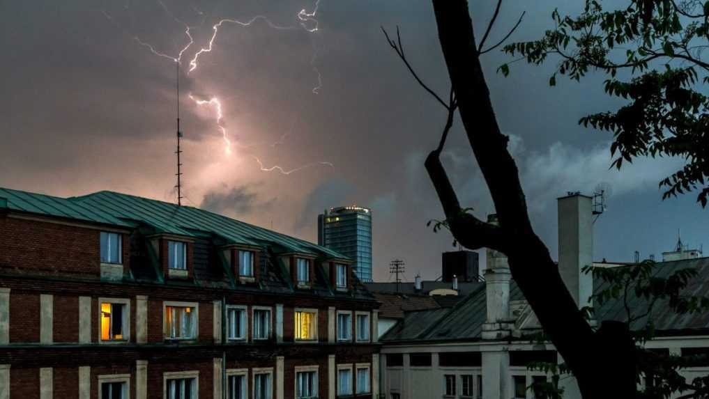 Slovensko opäť potrápia búrky s prudkým lejakom, platia aj výstrahy pred povodňami