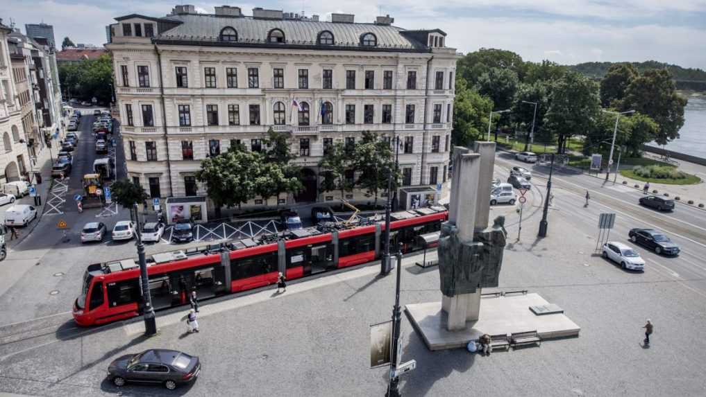 Inauguráciu sprevádzajú mimoriadne bezpečnostné opatrenia, môžu pokračovať aj po uvedení P. Pellegriniho do paláca