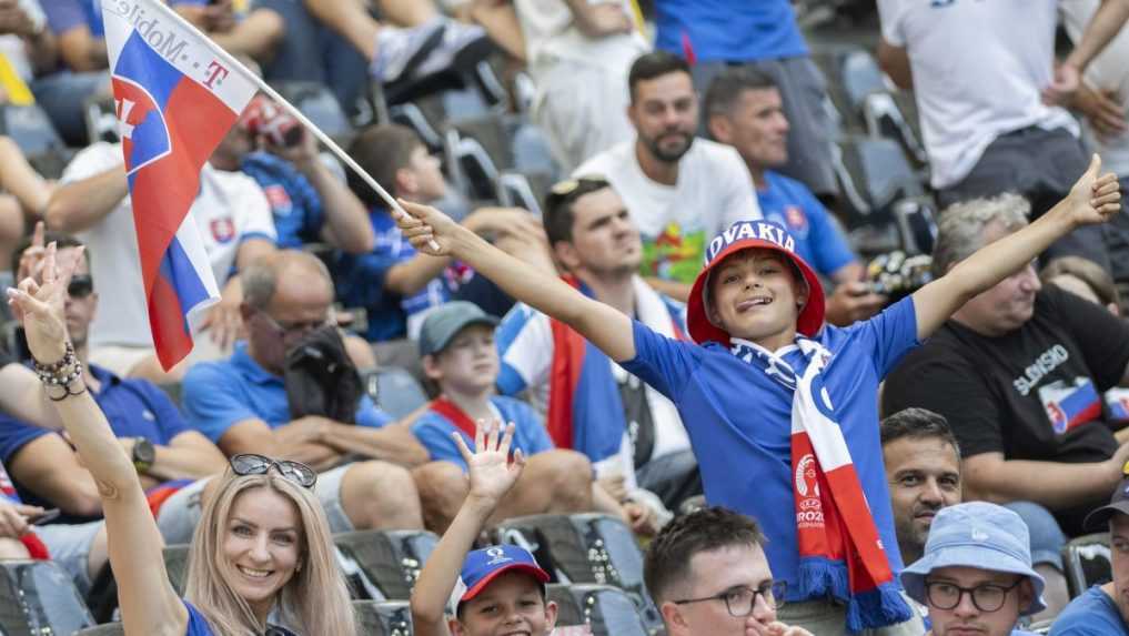 FOTO: Po záverečnom hvizde sa tešili obe mužstvá, takto vyzerá postupová radosť v podaní Slovákov