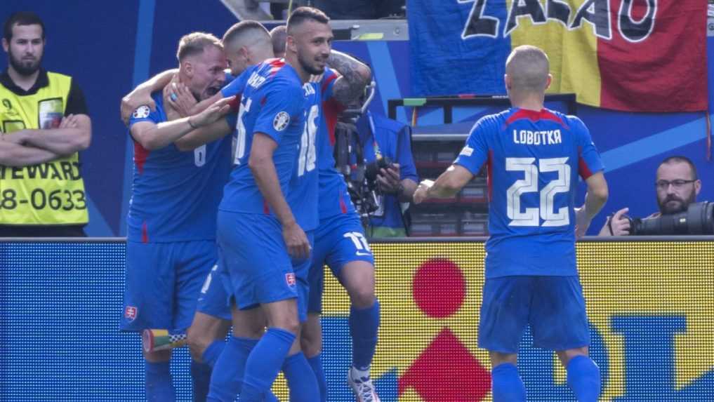 FOTO: Po záverečnom hvizde sa tešili obe mužstvá, takto vyzerá postupová radosť v podaní Slovákov