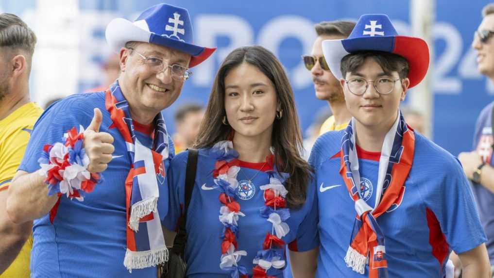 FOTO: Po záverečnom hvizde sa tešili obe mužstvá, takto vyzerá postupová radosť v podaní Slovákov