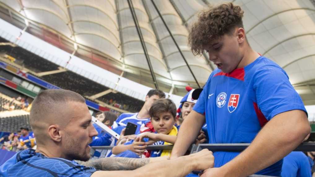 FOTO: Po záverečnom hvizde sa tešili obe mužstvá, takto vyzerá postupová radosť v podaní Slovákov