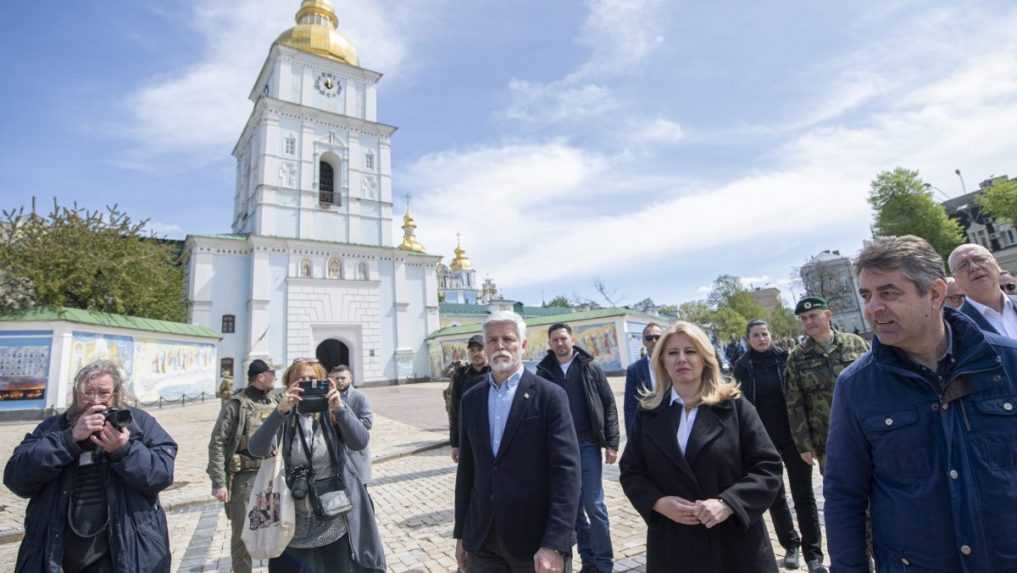 Zuzana Čaputová a Petr Pavel sa prechádzajú v Kyjeve.