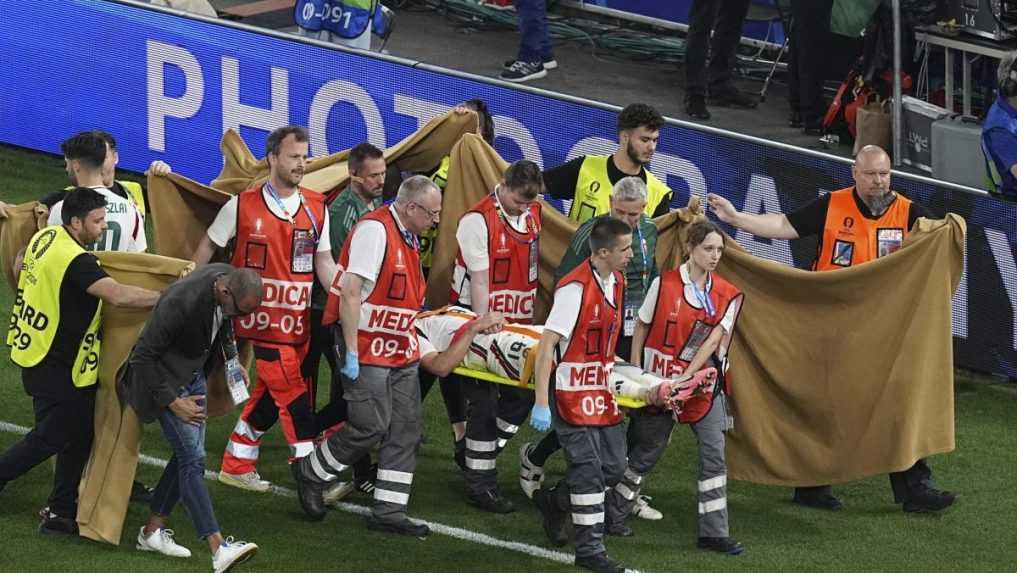 Maďarsk&yacute; &uacute;točn&iacute;k Barnabas Varga zostal po zr&aacute;žke so &scaron;k&oacute;tskym brank&aacute;rom nehybne ležať.