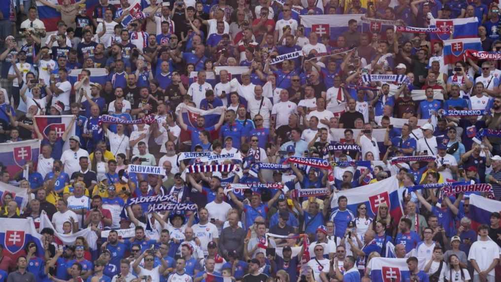 FOTO: Po záverečnom hvizde sa tešili obe mužstvá, takto vyzerá postupová radosť v podaní Slovákov