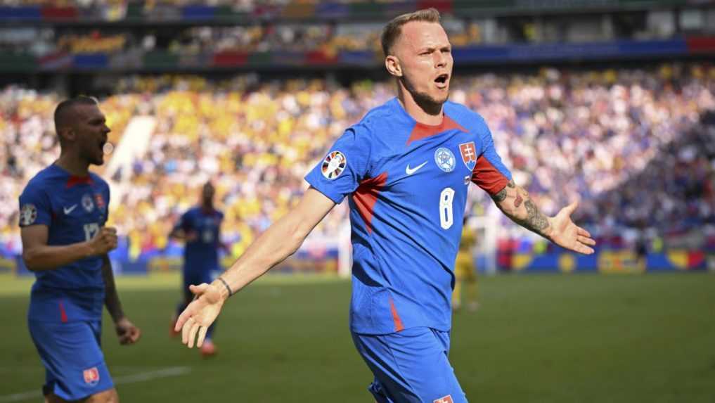 FOTO: Po záverečnom hvizde sa tešili obe mužstvá, takto vyzerá postupová radosť v podaní Slovákov