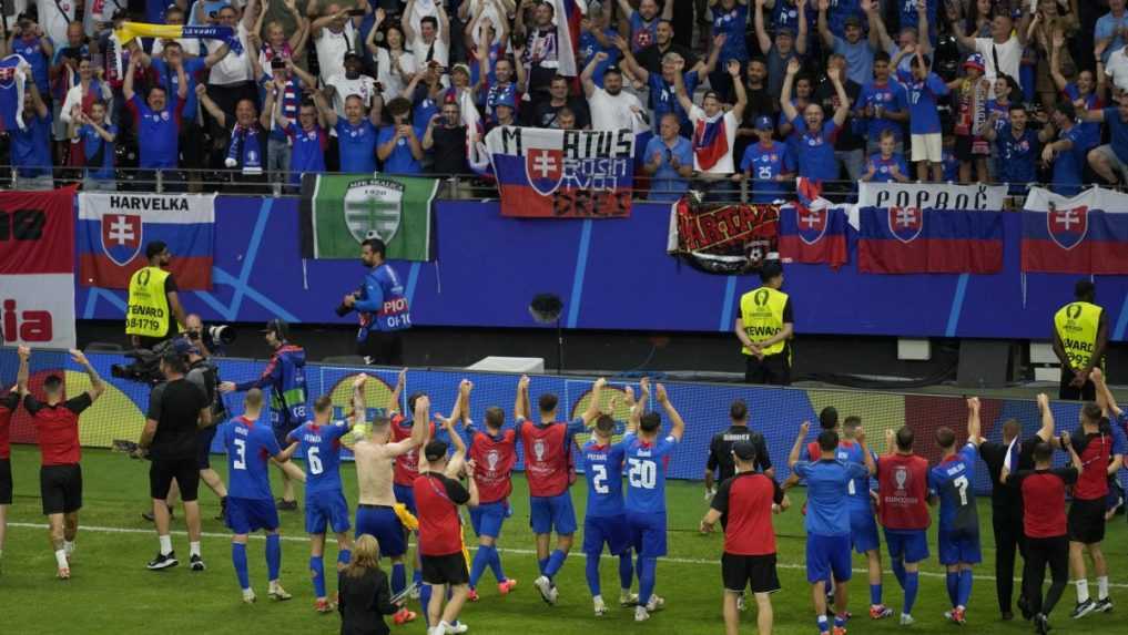FOTO: Po záverečnom hvizde sa tešili obe mužstvá, takto vyzerá postupová radosť v podaní Slovákov