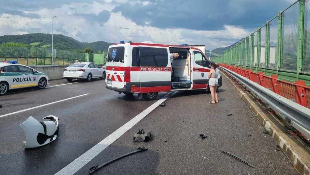 Nehoda na diaľnici D1: Svedkovia priblížili, čo kolízie spôsobilo. Zranili sa dve osoby
