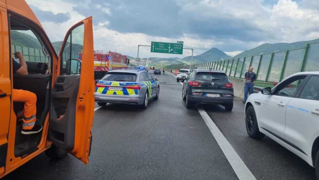 Nehoda na diaľnici D1: Svedkovia priblížili, čo kolízie spôsobilo. Zranili sa dve osoby
