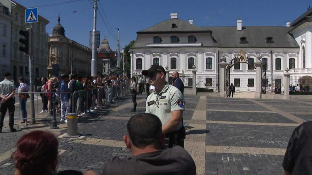 Inauguráciu si prišli pozrieť ľudia z celého Slovenska. Čo od nového prezidenta očakávajú?