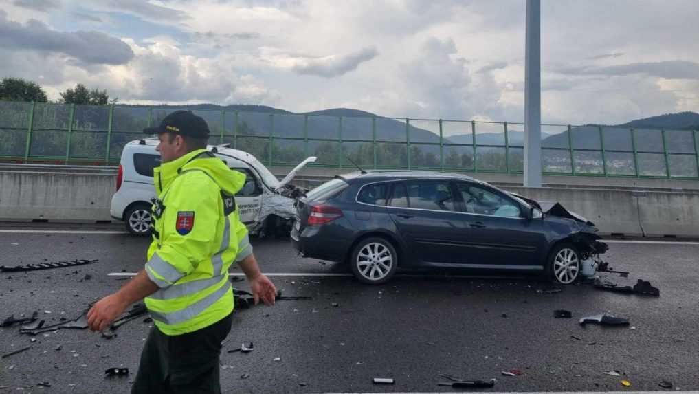 Nehoda na diaľnici D1: Svedkovia priblížili, čo kolízie spôsobilo. Zranili sa dve osoby