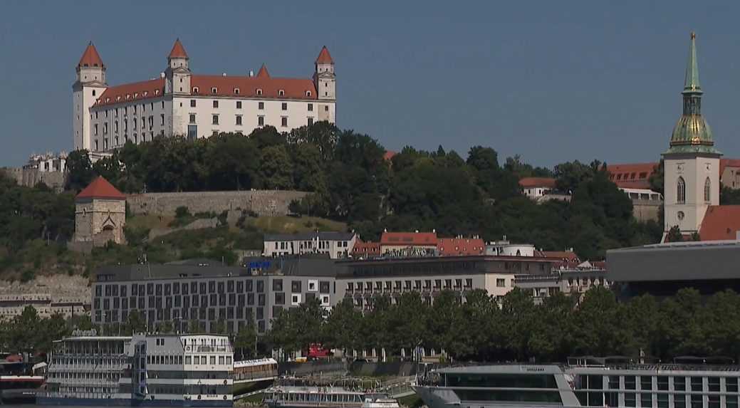 Pre zosuv svahu na Devínskej ceste vyhlásilo mesto Bratislava mimoriadnu situáciu