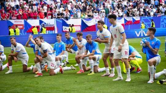 Českí futbalisti po zápase s Gruzínskom.