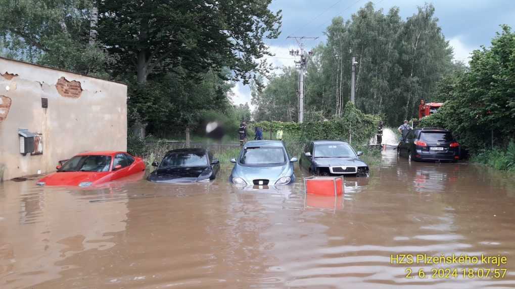 VIDEO: Česko trápia povodne. Hasiči zasahovali pri stovkách výjazdov