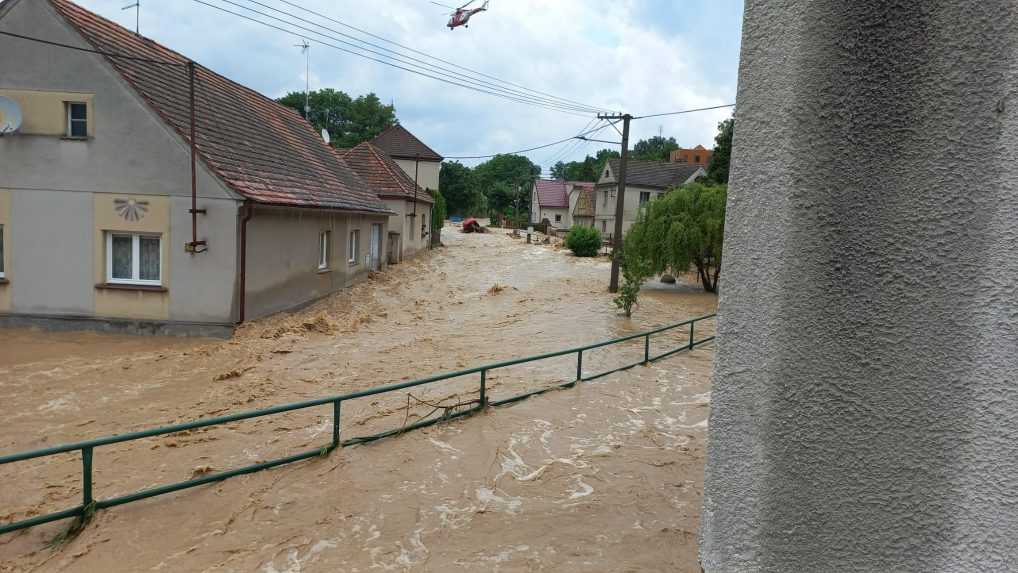 VIDEO: Česko trápia povodne. Hasiči zasahovali pri stovkách výjazdov