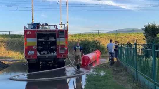 Smižanoch na Spiši odstraňujú veľkú poruchu na hlavnom vodovodnom potrubí.