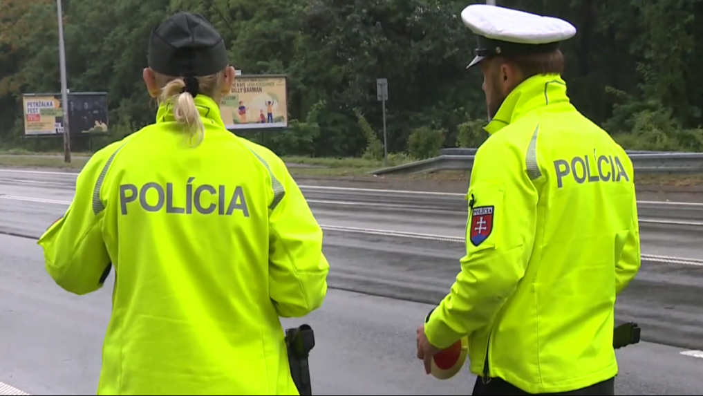 Policajní odborári upozorňujú na zlé podmienky a nízke platy, minister sľubuje zlepšenie