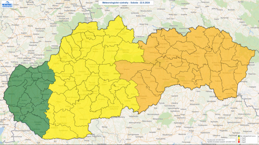 Mapa Slovenska s platnými meteorologickými výstrahami.