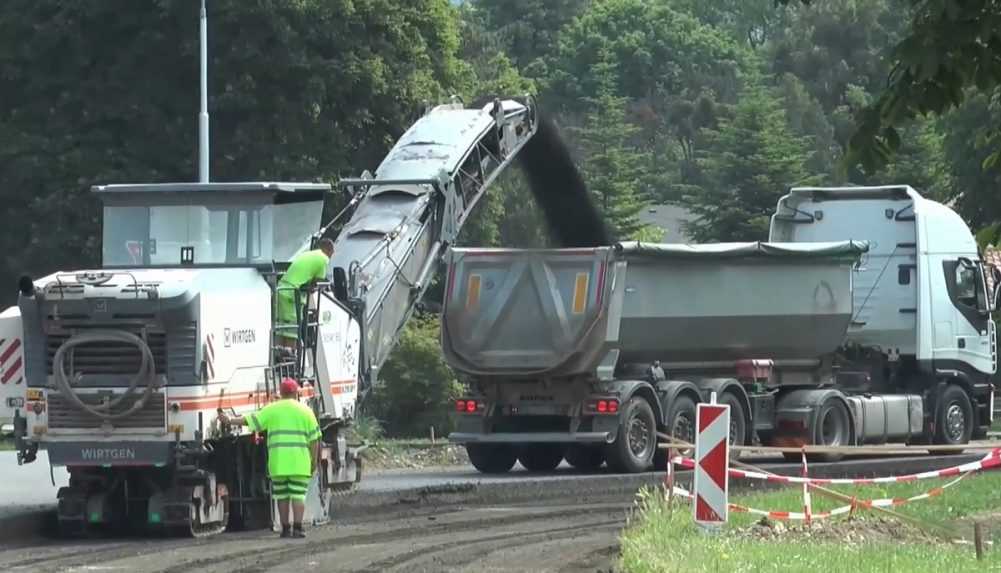 Výstavba kruhového objazdu v Strážskom spôsobila v meste dopravný chaos