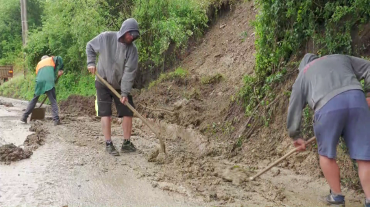 V Čavoji došlo k zosuvu pôdy.