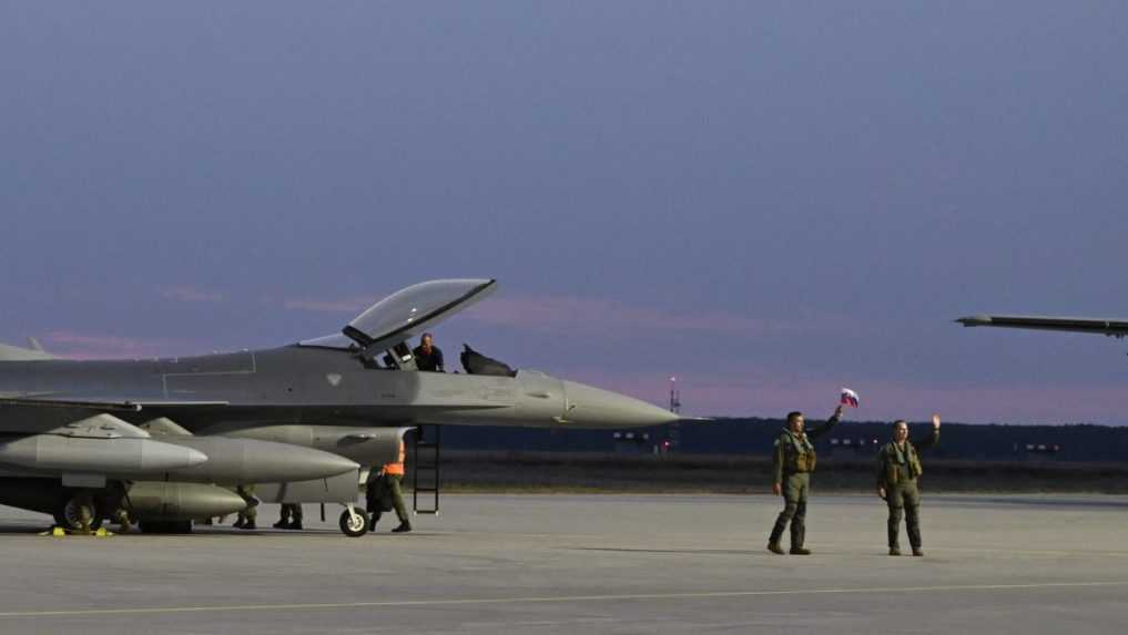 Začala sa nová éra slovenského nadzvukového letectva: V Kuchyni pristáli prvé dve stíhačky F-16