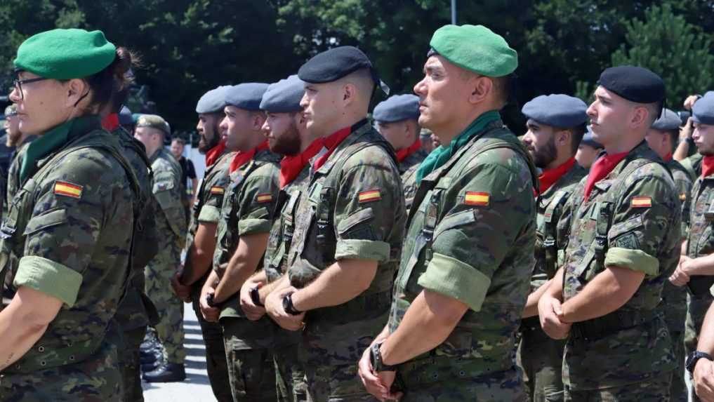 Velenie jednotky NATO na Slovensku preberajú Španieli, informoval R. Kaliňák
