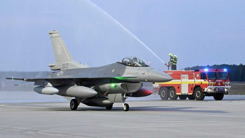 Začala sa nová éra slovenského nadzvukového letectva: V Kuchyni pristáli prvé dve stíhačky F-16
