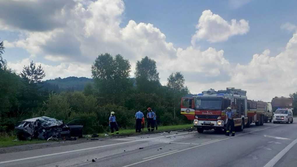 Pri vážnej dopravnej nehode na Kysuciach prišiel o život vodič (†52) osobného auta