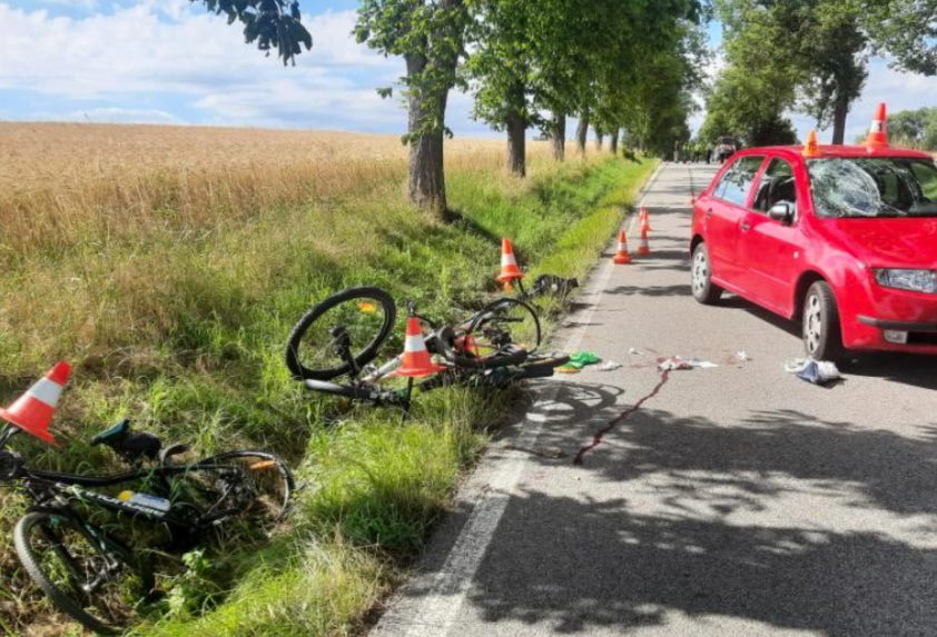 V Česku vrazilo auto do skupiny cyklistov. Na mieste zasahoval vrtuľník, medzi zranenými sú deti