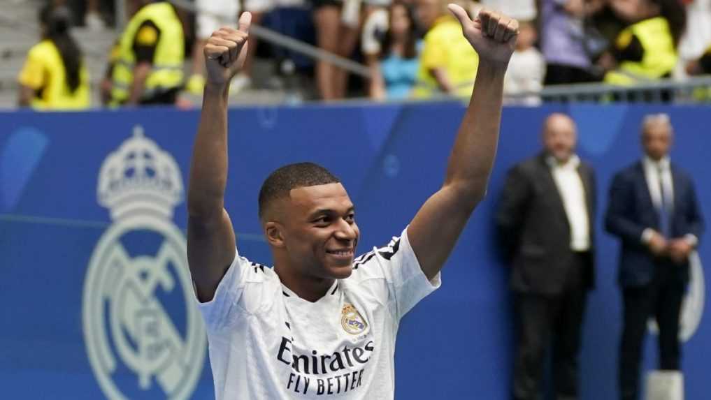 Real Madrid pred zaplnenými tribúnami oficiálne predstavil Kyliana Mbappého