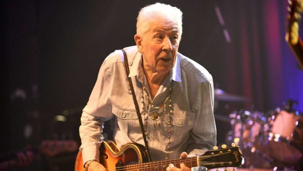 Zomrel britský hudobník John Mayall. V jeho kapele hral aj legendárny Eric Clapton