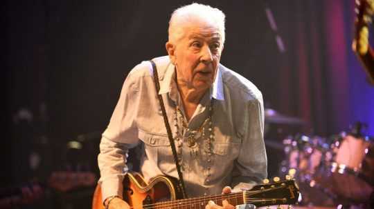 Britský hudobník John Mayall.