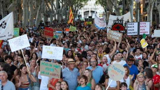 Na Malorke domáci protestovali proti masovému turizmu.