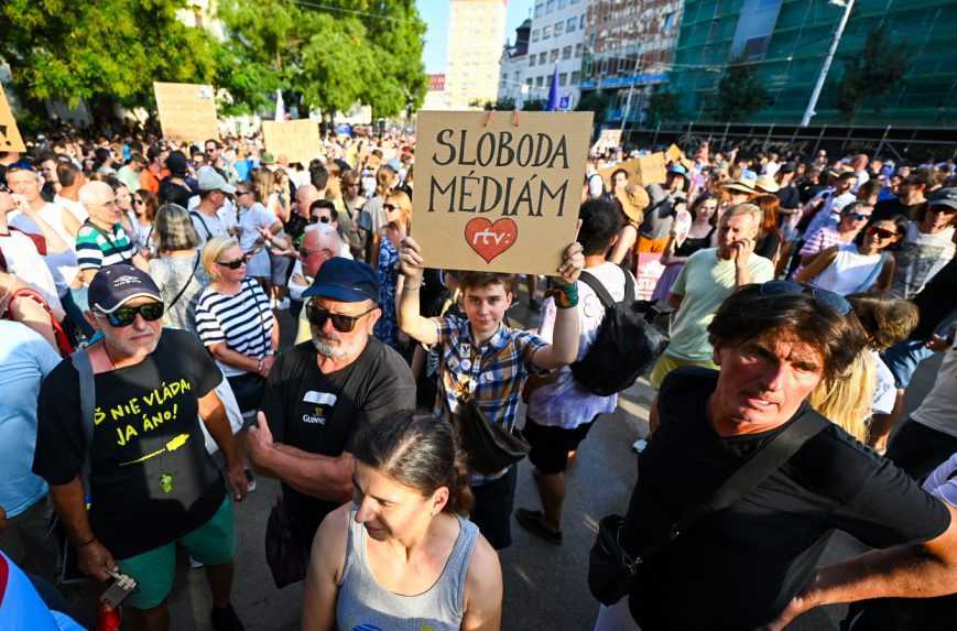 V Bratislave sa druhý deň protestovalo proti krokom ministerky kultúry: Protest zorganizovala opozícia