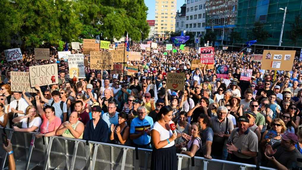 V Bratislave sa druhý deň protestovalo proti krokom ministerky kultúry: Protest zorganizovala opozícia