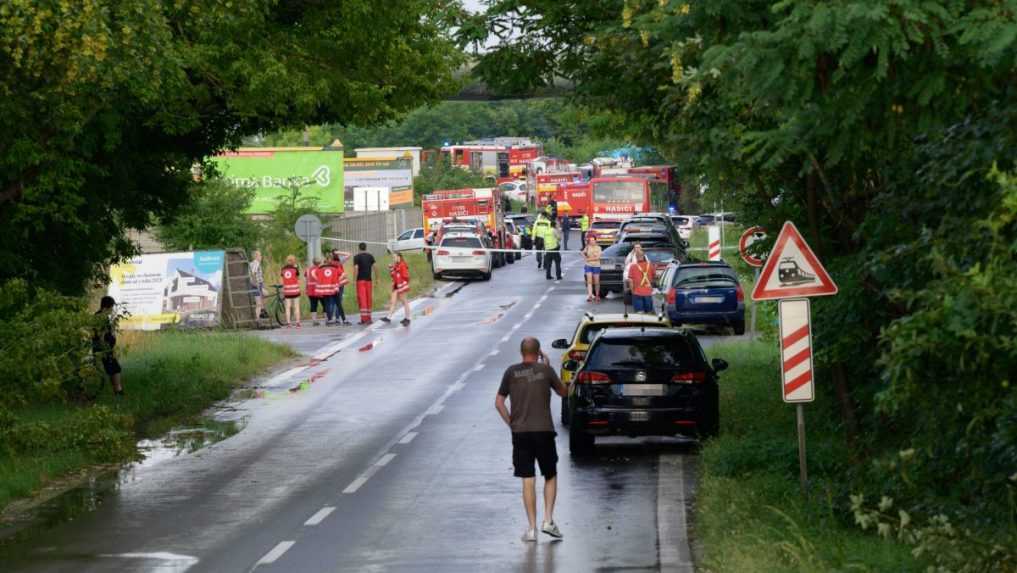 Cez železničné priecestie, kde sa stala smrteľná nehoda vlaku a autobusu, už linky Arrivy nejazdia