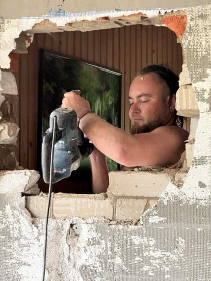 Navštívili sme slovenské humanitárne centrum na Ukrajine: Desať kilometrov od frontu sa strieda smiech so zvukmi vojenských kanónov