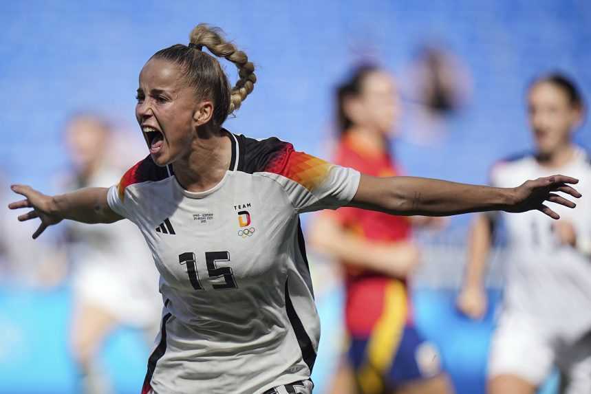 Nemeck&aacute; futbalistka Giulia Gwinnov&aacute; sa raduje po vstrelen&iacute; g&oacute;lu.