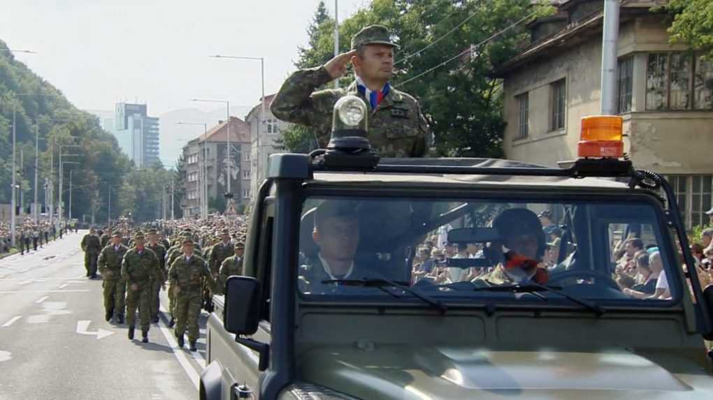 Prípravy na vojenskú prehliadku k výročiu SNP: Na stredné Slovensko sa sťahujú tisíce vojakov