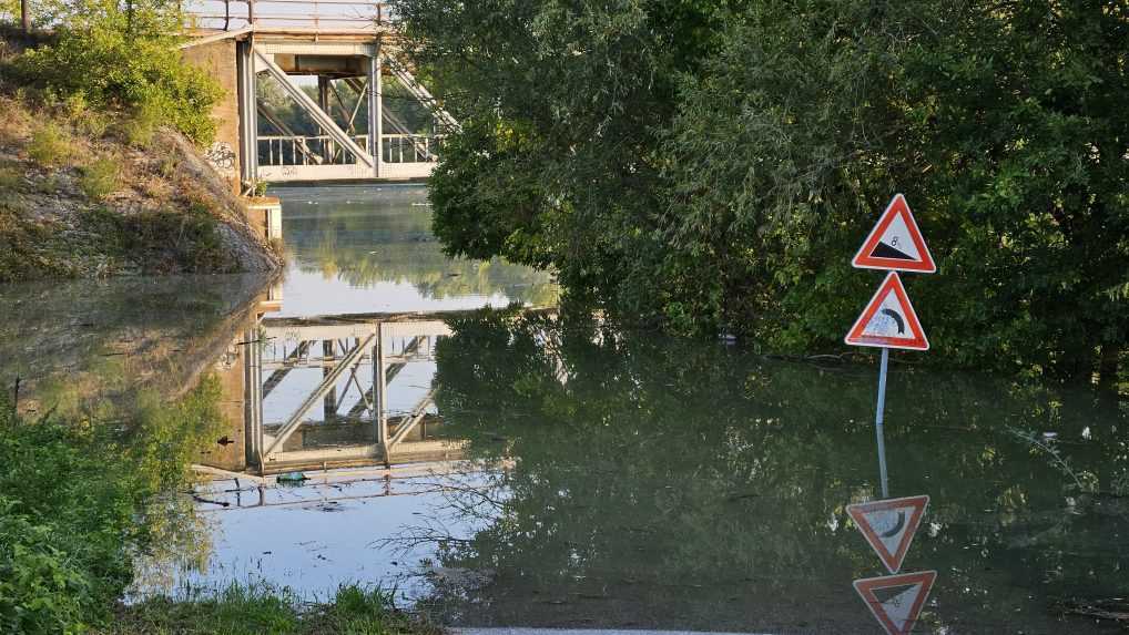 Povodňová vlna sa presunula: Dunaj v Bratislave klesol o viac ako meter, v Komárne dosiahol 830 cm