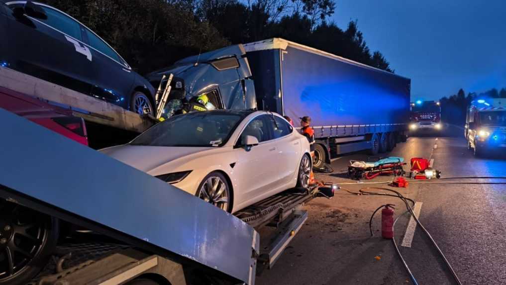 Vážna nehoda na Kysuciach: Zrazili sa tri kamióny s dodávkou, hlásia zranených