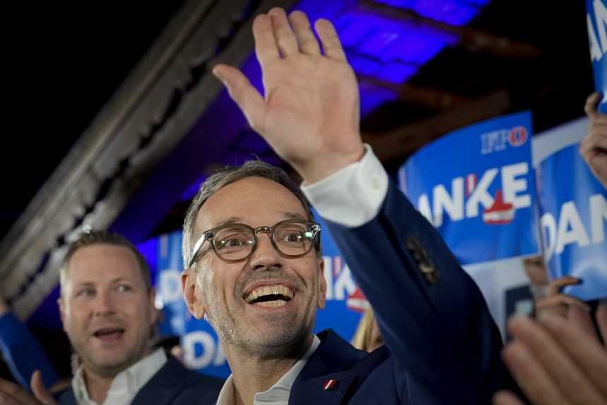 Voľby v Rakúsku vyhrala krajne pravicová FPÖ. Prezident už predtým vyhlásil, že by jej lídra za kancelára nevymenoval