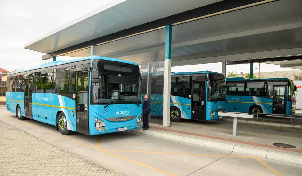 Polícia preveruje bombovú hrozbu v autobusoch. V piatich krajoch môžu spoje meškať