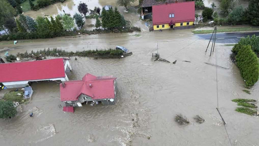 Starosta poľského mesta vyzval na okamžitú evakuáciu, poškodila sa tam protipovodňová hrádza