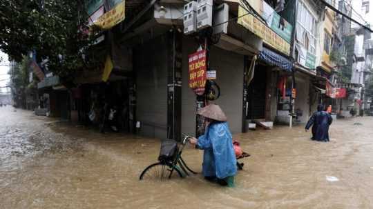 Vietnam zasiahol tajfún Jagi, najsilnejšia tohtoročná búrka v Ázii.