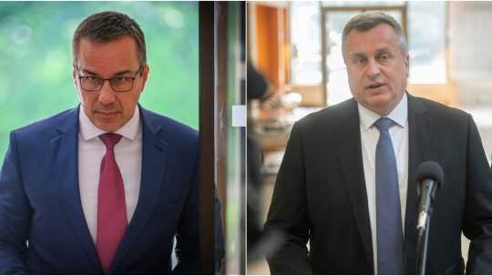 Na snímke zľava Erik Tomáš (Hlas-SD) a Andrej Danko (SNS).