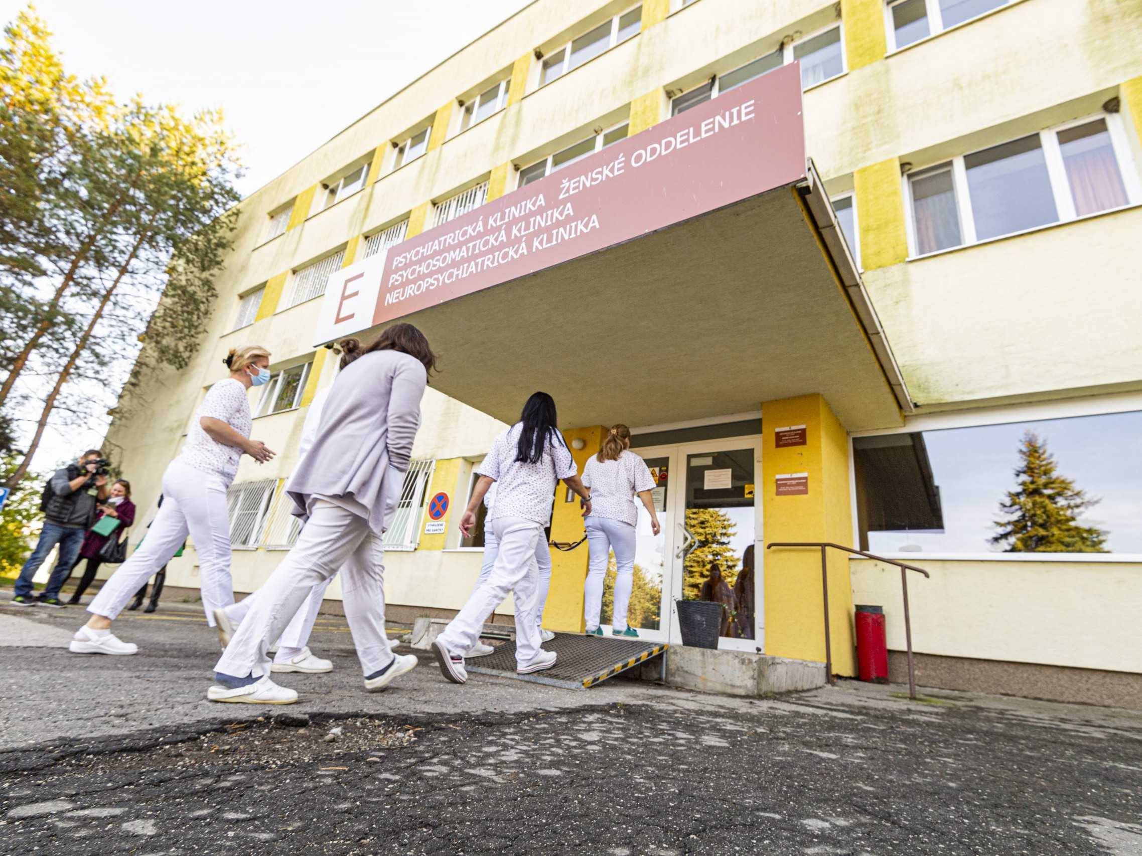 Priestory Neuropsychiatrickej kliniky SZÚ v Psychiatrickej nemocnici Philippa Pinela v Pezinku.