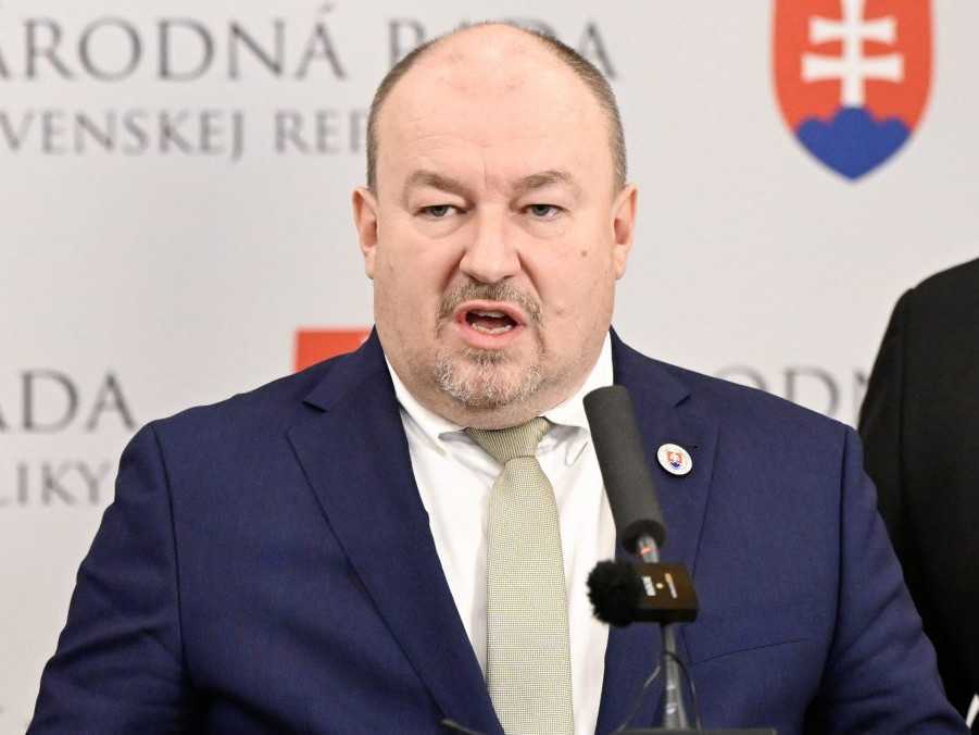 Na snímke Rudolf Huliak (SNS).